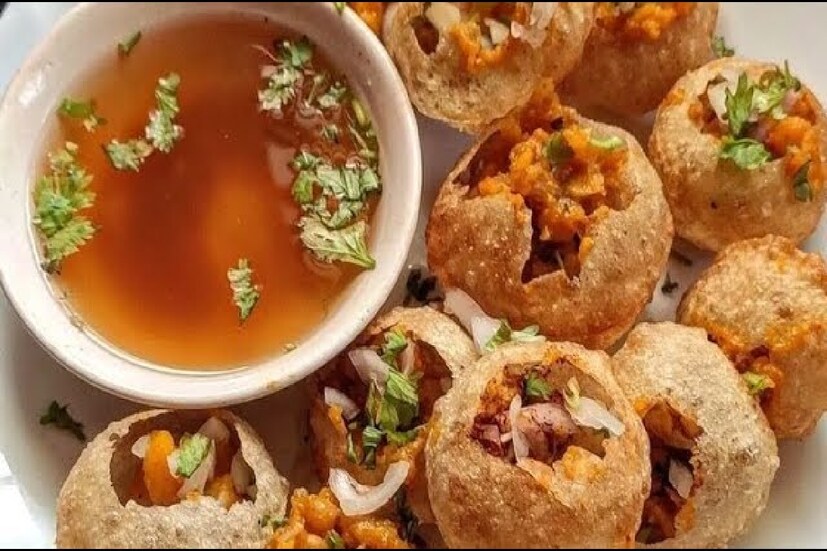 বাড়িতে তেঁতুল জল বানাতে লাগবে পাকা তেঁতুল, বিট নুন, অল্প চিনি, জিরে গুঁড়ো, লঙ্কা গুঁড়ো, চাট মশলা, গন্ধরাজ লেবু, পাতি লেবু, শুকনো আদা এবং জল৷ 