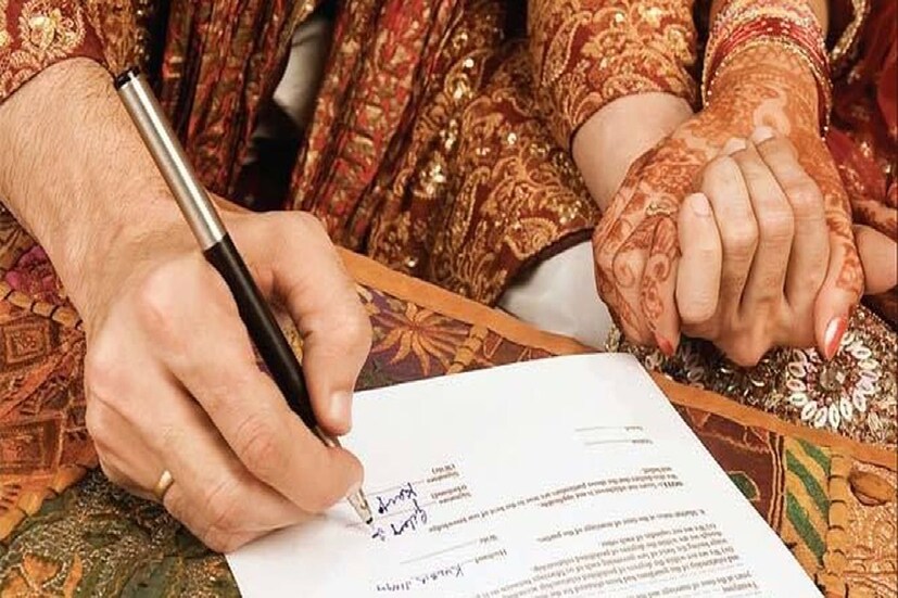 এবার থেকে যে কোনও সরকারি কাজ করতে গেলে বার্থ সার্টিফিকেট লাগবেই৷ স্কুল-কলেজে ভর্তি থেকে শুরু করে বিয়ের রেজিস্ট্রেশন, সবেতেই লাগবে জন্মের শংসাপত্র৷ 