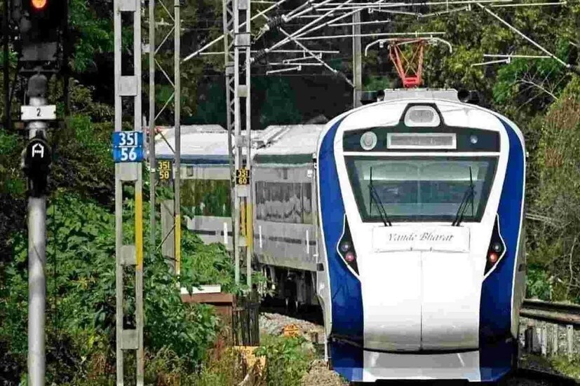 এগজ়িকিউটিভ শ্রেণিতে ভাড়া ২,২০৫ টাকা। হাওড়া থেকে মোকামা চেয়ারকারে যেতে খরচ পড়বে ১,২৮০ টাকা। এগজ়িকিউটিভ শ্রেণিতে খরচ পড়বে ২,৩২৫ টাকা। হাওড়া থেকে পটনা সাহিব চেয়ারকারে ভাড়া ১,৪৩৫ টাকা। এগজ়িকিউটিভ ক্লাসে ভাড়া ২,৬৪৫ টাকা।