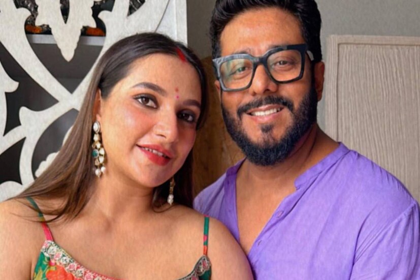 দিন কয়েক আগেই শুভশ্রীর সাধভক্ষণ অনুষ্ঠান হয়েছে। স্বামী রাজ চক্রবর্তী এবং পরিবারের সঙ্গে আনন্দে মেতে উঠেছিলেন পর্দার ইন্দুবালা।