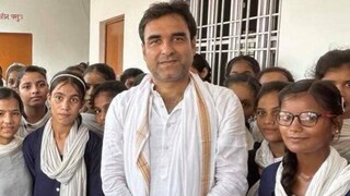 নিজের গ্রামের উচ্চ মাধ্যমিক স্কুলে পাঠাগার উদ্বোধন করলেন পঙ্কজ ত্রিপাঠী