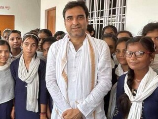 নিজের গ্রামের উচ্চ মাধ্যমিক স্কুলে পাঠাগার উদ্বোধন করলেন পঙ্কজ ত্রিপাঠী