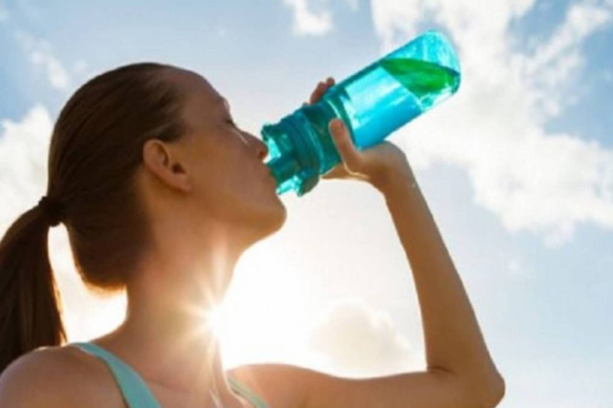 দোকান থেকে কিনবেন কেন? খুব সহজে সামান্য উপকরণে বাড়িতেই বানান মিনারেল ওয়াটার