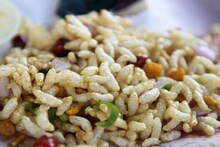 বর্ষায় এভাবে রাখুন মুড়ি, নেতিয়ে না গিয়ে বজায় থাকবে মুচমুচে স্বাদ