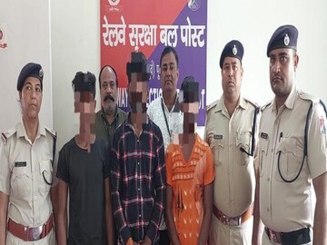 যাত্রীদের চুরি যাওয়া প্রায় ১.৭৪ লক্ষ টাকার সামগ্রী উদ্ধার ! গ্রেফতার ১১, বড় সাফল্য রেলওয়ে সুরক্ষা বাহিনীর  