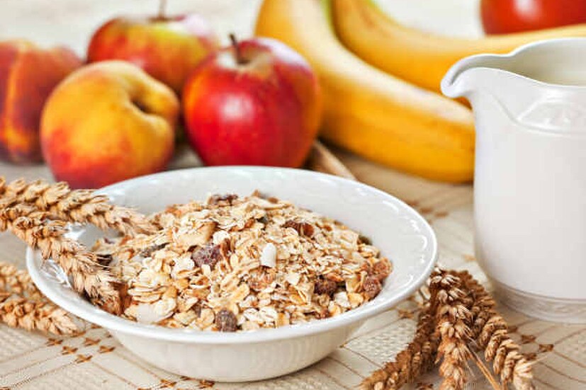 Oats Benefits: অতিরিক্ত মেদ ঝরায়- ওটস সম্পূর্ণ ক্যালোরির ৮১% পর্যন্ত কম করতে পারে। ওটসের মধ্যে থাকা পুষ্টিকর তত্ত্ব খাবারের ক্যালোরির মাত্রাকে নিয়ন্ত্রণ করতে সহায়তা করে। ওটস এমন একটা খাবার যা খেলে আমাদের পেট অনেকক্ষণ পর্যন্ত ভরা থাকে। 