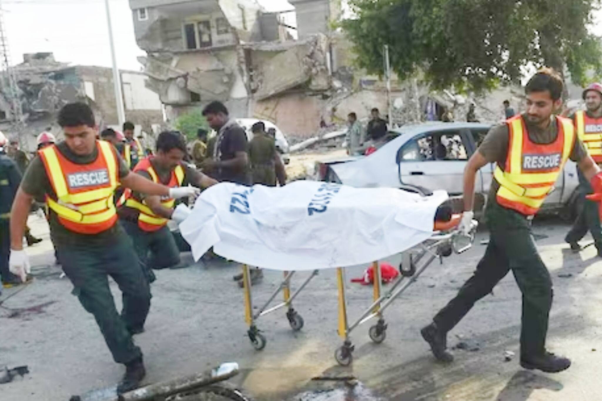 চারিদিকে ছড়িয়ে ছিটিয়ে দেহ! পাকিস্তানের বালুচিস্তানে ভয়াবহ বিস্ফোরণ, মৃত ৫২