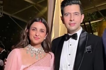 হুবহু মিলে গেল পরিণীতির ভবিষ্যদ্বাণী! 'রাজনীতিবিদ'-কে বিয়ে করার আসল কারণ ফাঁস হুবহু মিলে গেল পরিণীতির ভবিষ্যদ্বাণী! 'রাজনীতিবিদ'-কে বিয়ে করার আসল কারণ ফাঁস