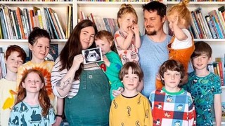 সাত বছর ধরে অন্তঃস্বত্ত্বা এই মহিলা! দশম সন্তান আসবে আগামী ফেব্রুয়ারিতে (Photo: Instagram/chloeandbeans) সাত বছর ধরে অন্তঃস্বত্ত্বা এই মহিলা! দশম সন্তান আসবে আগামী ফেব্রুয়ারিতে (Photo: Instagram/chloeandbeans)