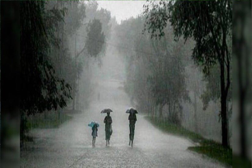 আবহাওয়া দফতর জানিয়েছে, একটি নিম্নচাপ এলাকা গাঙ্গেয় পশ্চিমবঙ্গের পশ্চিম অংশ এবং আশেপাশে অবস্থিত রয়েছে। "আগামী ৪৮ ঘণ্টার মধ্যে এটি উত্তর-পূর্ব দিকে গিয়ে ধীরে ধীরে উত্তর-পশ্চিম বাংলাদেশের দিকে অগ্রসর হওয়ার সম্ভাবনা।
