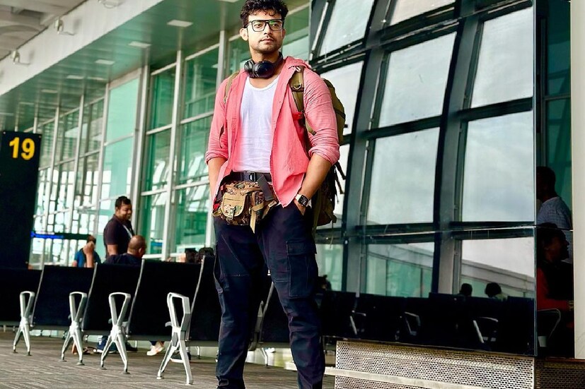 ‘‘প্রথমবার ট্রেক করছি, ওভাবে নামা সম্ভবই নয়। তাও আমরা হাঁটাশুরু করি। গাইডের হাত ধরে ধরে নীচে নেমে আসি। সেখানে খানিক বাকবিতণ্ডা শুরু হয়। আমরা ওখান থেকে ফিরে আসতে পারতাম, জীবনের ঝুঁকি নিতে হত না।’’ 