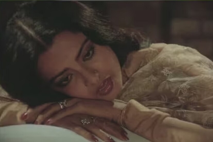 তাঁদের বড় কন্যাই অভিনেত্রী রেখা! যদিও বহু বছর পুষ্পাবল্লীর দুই মেয়ের পিতৃত্বের দায় অস্বীকার করে গিয়েছেন জেমিনি। যার জেরে পুষ্পাবল্লীর সঙ্গে জেমিনির সম্পর্কের অবনতি ঘটে। অবশ্য পুষ্পাবল্লী-জেমিনির ছোট মেয়ে রাধার জন্মের আগেই গোপনে অভিনেত্রী সাবিত্রীর সঙ্গে বিবাহবন্ধনে আবদ্ধ হয়েছিলেন জেমিনি গণেশন। 
