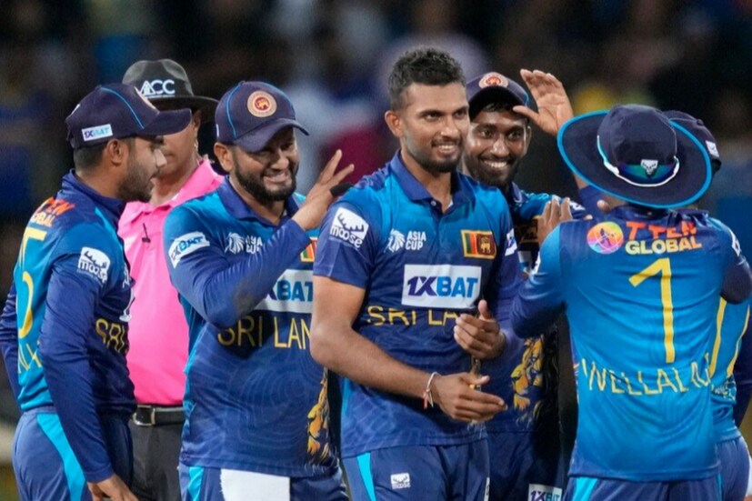 এক ঝলকে দেখে নিন শ্রীলঙ্কার সম্ভাব্য একাদশ: পাথুম নিশাঙ্কা, দিমুথ করুণারত্নে, কুশল মেন্ডিস (উইকেটকিপার), সাদিরা সামারাউইকরামা, চারিথ আসালঙ্কা, ধনঞ্জয়া ডি সিলভা, দাসুন শানাক (অধিনায়ক), দুনিথ ওয়ালালাগে, মাহেশ থিকসানা, কাসুন রাজিথা, মাথিসা পাথিরানা।