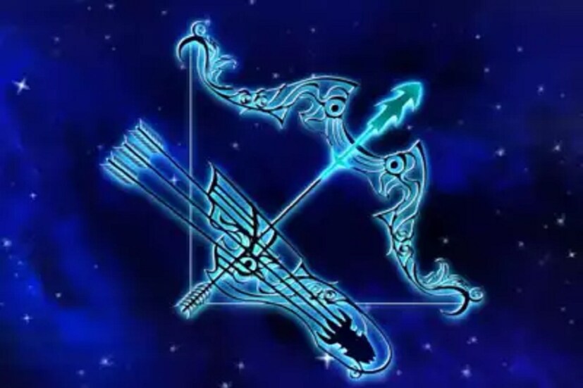 ধনু রাশির (Sagittarius Zodiac)  গাঢ় নীল ও বেগুনি রঙ ধনু রাশির জন্য শুভ। এই দুটি রঙই ব্যক্তির আত্মবিশ্বাস বৃদ্ধি করে। তাই এই রঙের পোশাক দুর্গাপুজোয় পরতে পারেন ধনুর জাতকেরা।