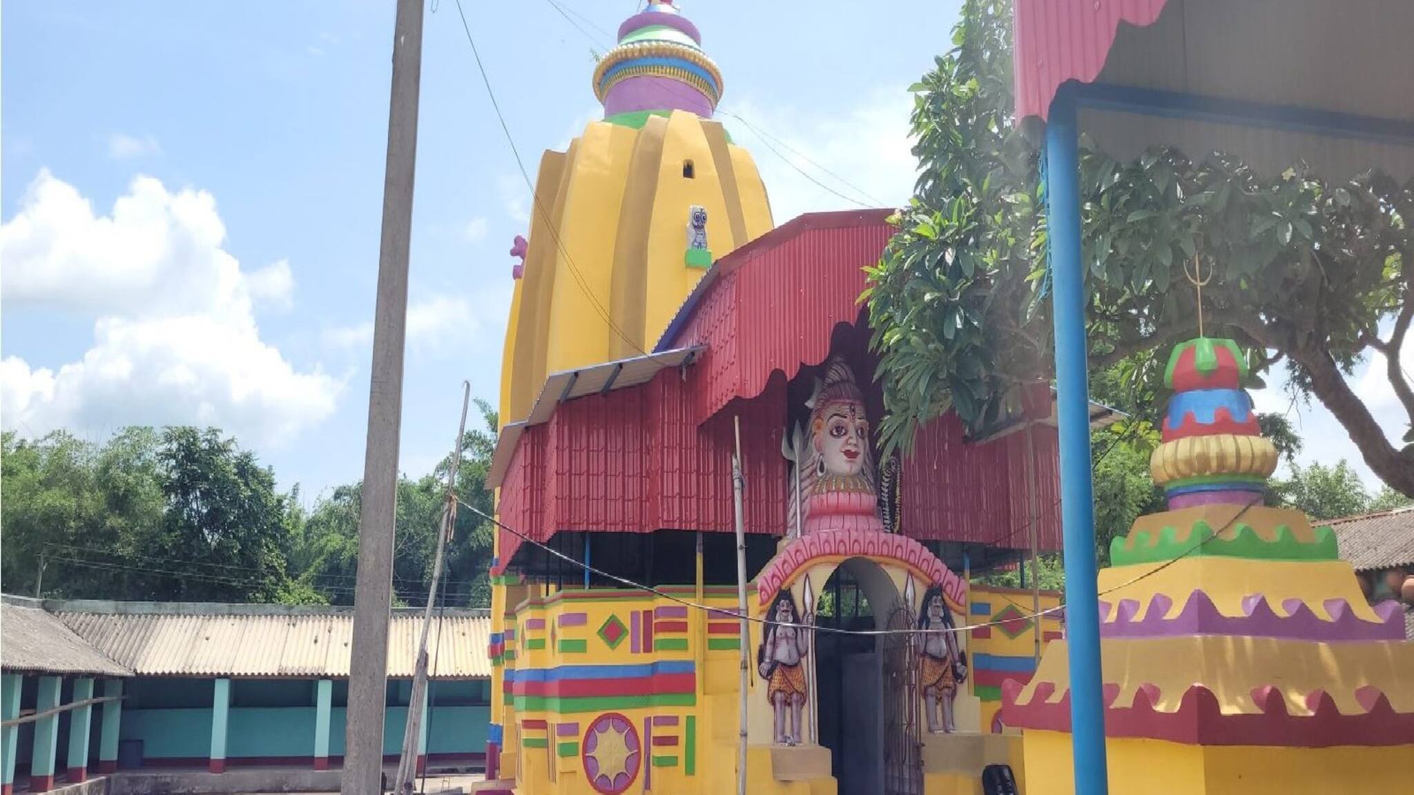 Durga Puja Travel 2023: পুজোর বেড়াতে যাওয়ার প্ল্যান? ছোট্ট ছুটিতে ঘুরে আসুন ঝাড়গ্রামের সহস্র লিঙ্গ শিবমন্দির