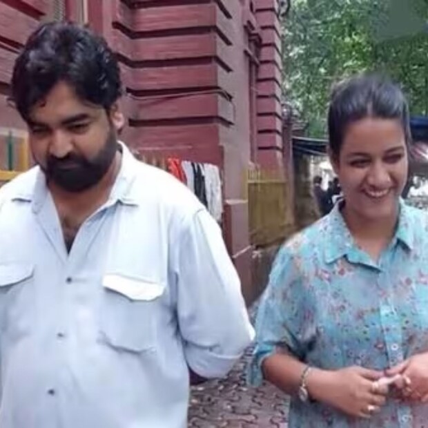 তবে এখানেই সুখবরের শেষ নয়, বিয়ে করতে চলেছেন তিনি। এর আগেই তিনি তাঁর প্রেমিক রুদ্র দাসের সঙ্গে পরিচয় করিয়ে দিয়েছিলেন। তিনিও পেশায় ব্যবসায়ী। সিমলাতে হোটেলের ব্যবসা রুদ্রর।