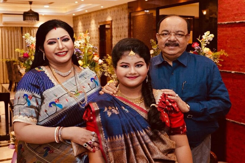 *পাল্টে গেল মেয়ে মহুলের পরিচয়। বৈশাখী বন্দ্যোপাধ্যায়ের পোস্ট ঘিরে চাঞ্চল্য সোশ্যাল মিডিয়ায়।