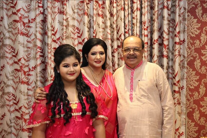 *এ দিন মহুলের পদবী সরে যাওয়ার এ জন্য 'মহুলের দুষ্টু' শোভন চট্টোপাধ্য়ায়কে ধন্যবাদ জানিয়েছেন বৈশাখী।