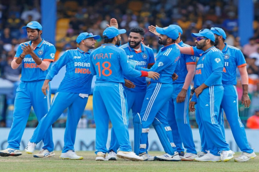কথা হচ্ছে আইসিসি ওডিআই র‍্যাঙ্কিংয়ের। বর্তমানে একদিনে আইিসির ক্রমতালিকায় তিন দলের জোর টক্কর চলছে। সেই তিন দল হল ভারত, পাকিস্তান ও অস্ট্রেলিয়া। বর্তমানে ১১৫ নিয়ে শীর্ষে বাবর আজমরা। একই পয়েন্ট নিয়ে দ্বিতীয় স্থানে ভারত। ১১৩ পয়েন্ট নিয়ে তৃতীয় অজিরা।