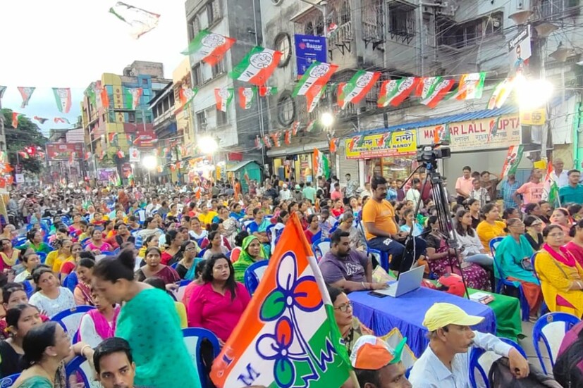 কেন্দ্রীয় সরকারের বিরুদ্ধে একাধিক ইস্যুতে আগামী ২ তারিখ থেকে দিল্লিতে অবস্থানের কর্মসূচি নিয়েছে তৃণমূল। (প্রতীকী ছবি)