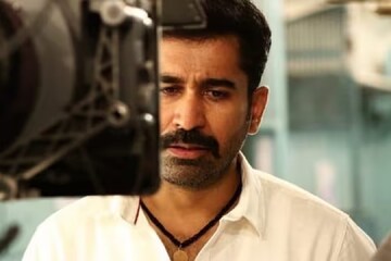 গর্ভে ধারণ করেছি, একটু কথা যদি বলতে...! মেয়ের শেষকৃত্যে অঝোরে কান্না বিজয়-পত্নীর