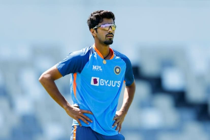 ফলে বাংলাদেশ ম্যাচে বিশ্রাম পাওয়ার ৫ ক্রিকেটার ফাইনালে ফেরার পাশাপাশি ওয়াশিংটন সুন্দরও যদি প্রথম একাদশে সুযোগ পায় তাহলে শেষ ম্যাচের দলের থেকে ফাইনালে ৬ পরিবর্তন হবে। আর ফাইনালের আগে দলের সঙ্গে যোগ দিয়ে প্রথম একাদশে যদি সুন্দর সুযোগ পেয়ে যায় তাহলে সেটা মহাচমকেরই সমান হবে।