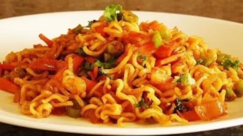 কিন্তু জানেন কি ম্যাগির মশলা বাড়িতেও তৈরি করা যায়। যে সব মশলা লাগে, সেগুলোও পাওয়া যায় হাতের কাছেই। সাধারণ উপকরণেই তৈরি করা যায় অসাধারণ ম্যাগির মশলা।