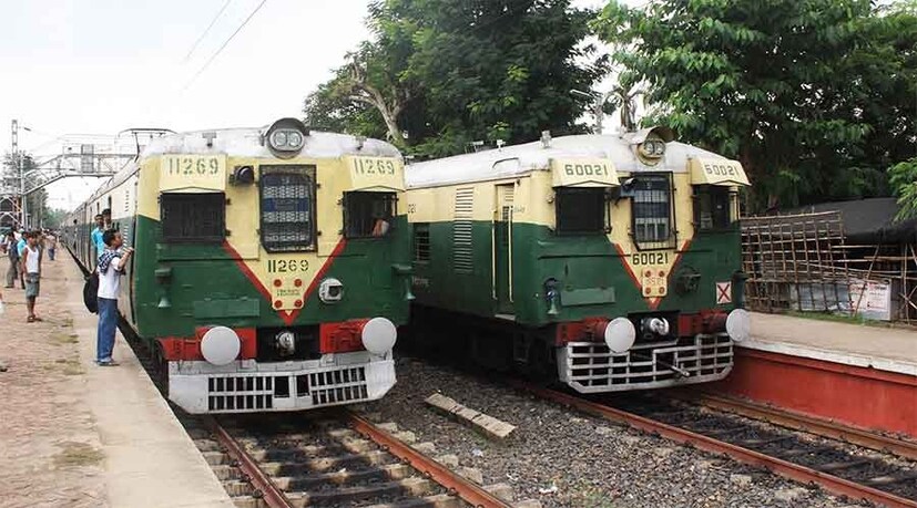 পাশাপাশি ওই সময়ে অতিরিক্ত যাত্রীর ভিড় সামলাতে বাড়তি ট্রেনের ব্যবস্থা করা হবে বলেও আশ্বাস দেওয়া হয়েছে।