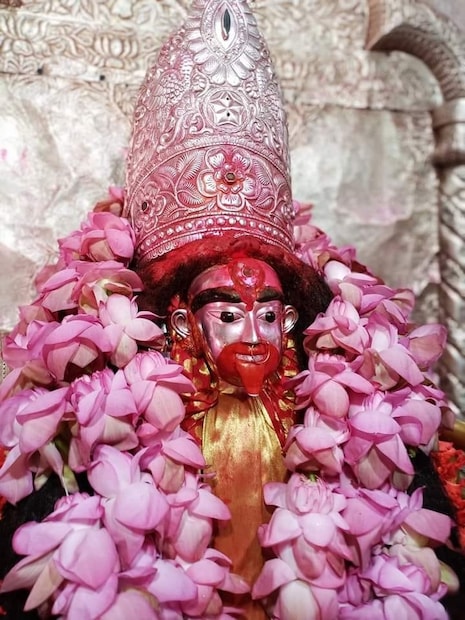 অন্য পঞ্জিকা অনুযায়ী বারবেলা ৪.০৭ গতে ৫.৩৯ মধ্যে৷ অমৃতযোগ রাত্রি ১২.৪২ গতে ৩.০৩ মধ্যে৷ 