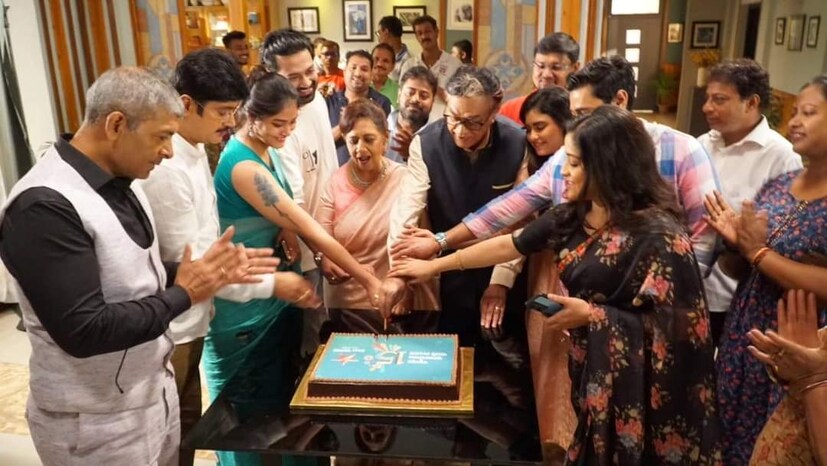 এক্কা দোক্কা সিরিয়ালে ‘পোখরাজ’ অর্থাৎ সপ্তর্ষি মৌলিকের কাকিমার চরিত্রে এই সিরিয়ালে অভিনয় করছেন অনিন্দিতা।