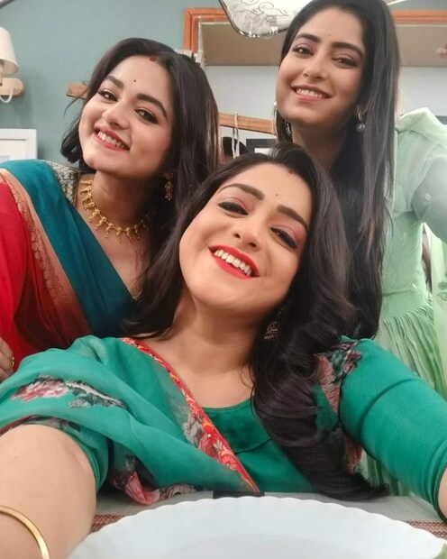 জল্পনা আরও বেড়েছে ‘জল থই থই ভালোবাসা’নামের নতুন মেগার প্রচারের পর। অপরাজিতা আ‍ঢ‍্য অভিনীত এই মেগা আসছে এক্কা দোক্কার সম্প্রচারের সময়েই। 