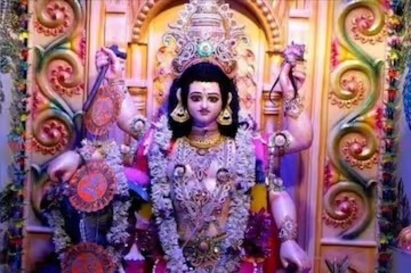 যন্ত্র ও কারিগরির দেবতা বিশ্বকর্মা৷ যান্ত্রিক কৌশলে সিদ্ধিলাভের জন্য তাঁর পুজো করা হয়৷ এই পুণ্যতিথিতে দেবতার আশীর্বাদ লাভে কী করবেন, কী করবেন না জেনে নিন৷