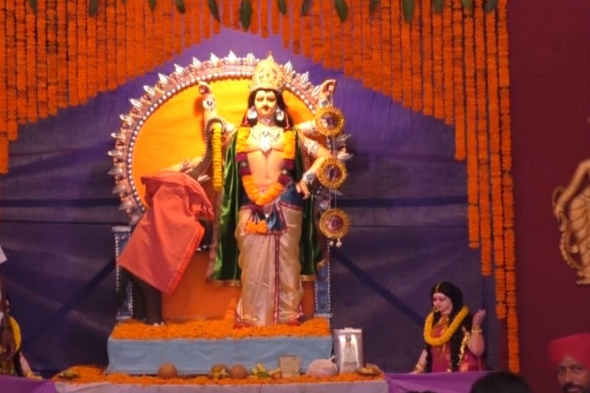 অনেক পুণ্যার্থী এই তিথিতে উপবাস ব্রত পালন করেন৷ দিনভর উপবাসী থাকার পর পুজো সমাপনে উপবাস ভঙ্গ করেন৷ 