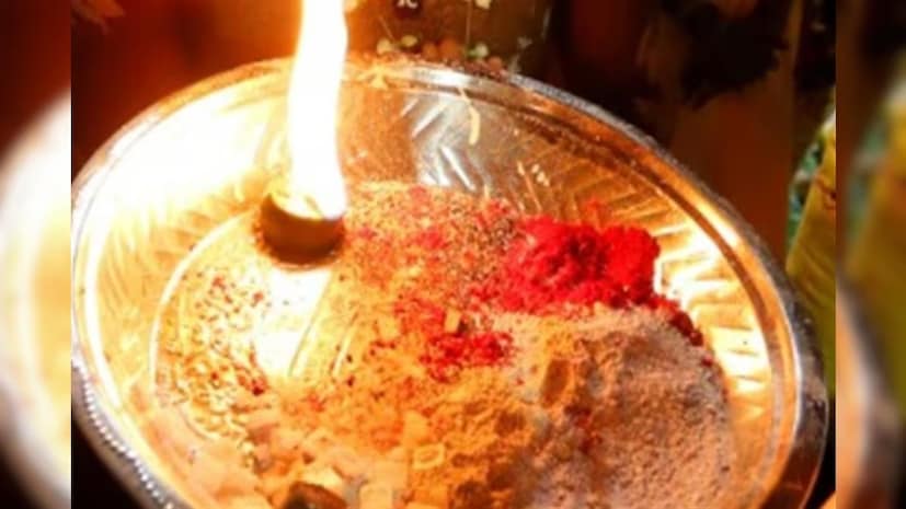 এই পুজোয় ফুল, মালা, যজ্ঞোপবীত, পঞ্চামৃত উৎসর্গ করা হয় সপ্তর্ষিকে৷ এ বছর ঋষি পঞ্চমী শুরু হচ্ছে ১৯ সেপ্টেম্বর দুপুর ১.৪৩ মিনিটে৷ থাকবে দুপুর ২.১৬ মিনিট পর্যন্ত৷ 