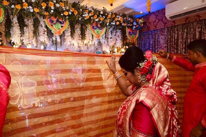 পুজোর ভোগ প্রসাদেও ছিল সমারোহ৷ ফলপ্রসাদের পাশাপাশি ছিল নানারকমের মিষ্টি ও মোদক৷ 