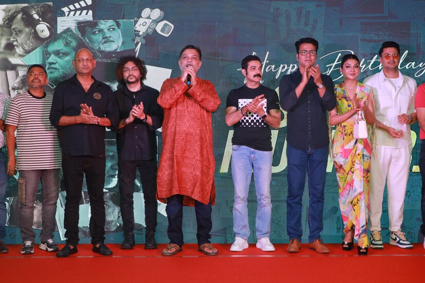 ‘দশম অবতার’-এর ট্রেলার লঞ্চ বলে কথা। সৃজিত মুখোপাধ্যায়ের আগামী ছবির আগমনী উৎসব শুরু। আর সেই উপলক্ষেই সম্পূর্ণ নয়া বেশে হাজির অভিনেত্রী জয়া আহসান।