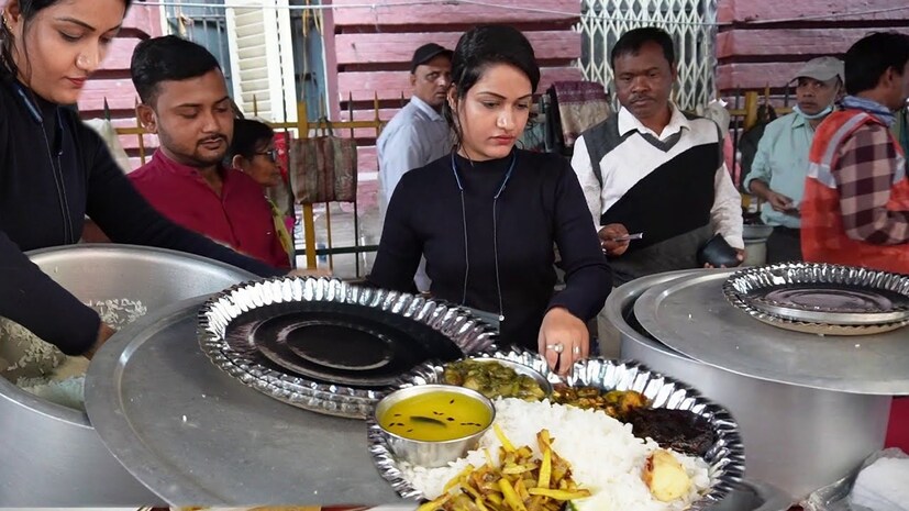 জানা যাচ্ছে, ডালহৌসিতে তাঁর দোকান বন্ধ হলেও তিনি নতুন শাখা নিয়ে ফিরছেন উত্তর কলকাতায়। এই বিষয়ে তিনি বলেন, ‘যা রটেছে সেরকমটা একদমই ঘটছে না। এমনিতেও এই লড়াইটা আজকের না। এটা শেষ ৩-৪ বছরের লড়াই। হুট করে বলল চলে যাও, আর চলে যাওয়া তো যায় না।’