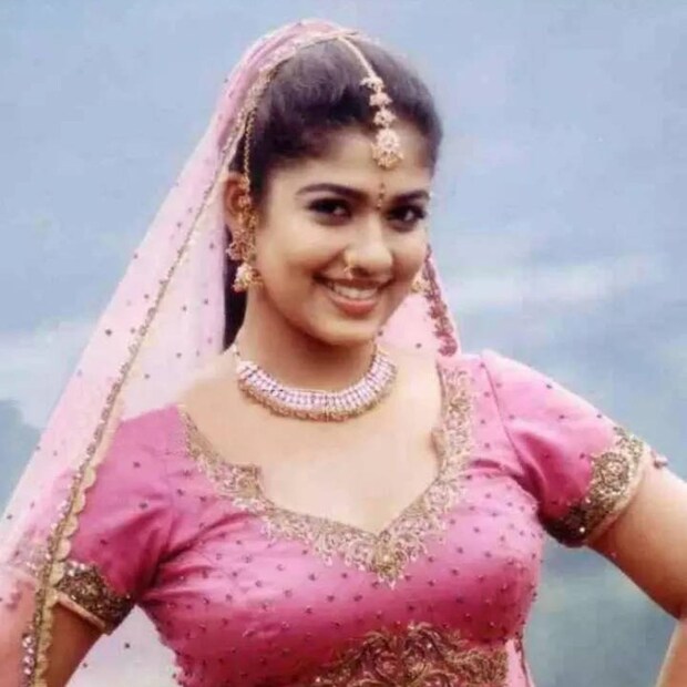 তবে শুধু পড়াশোনা নয়, চলচিত্র জগতে পা রেখেও তিনি তাঁর অভিনয় দিয়ে সকলের মন জয় করে নেন। দক্ষিণী ইন্ড্রাস্টির খ্যাতনামা সব অভিনেতাদের সঙ্গে পর পর নানা কাজে নজর কাড়েন। সুপাস্টারের তকমা আদায় করে নেন।