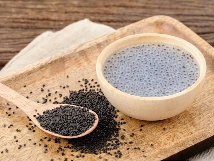 Benefits Of Basil Seeds কালো 'এই' বীজে লুকিয়ে রয়েছে অলৌকিক গুণ! জলে