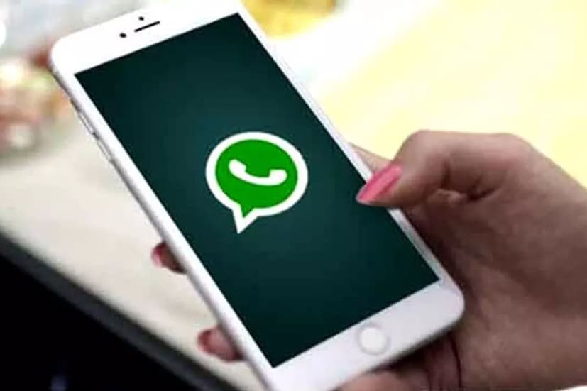 এরই মধ্যে প্রতিদিনই খবর আসছে যে, WhatsApp কিছু অ্যাকাউন্ট ব্যান করেছে। এর মানে সেই ইউজাররা কোম্পানির শর্তাবলী অনুসরণ করেননি। নিজেদের WhatsApp অ্যাকাউন্ট যাতে ব্যান না হয়ে যায়, সেই জন্য কিছু বিশেষ বিষয়ের দিকে নজর দেওয়া প্রয়োজন। এক নজরে দেখে নেওয়া যাক সেই গুরুত্বপূর্ণ বিষয়।