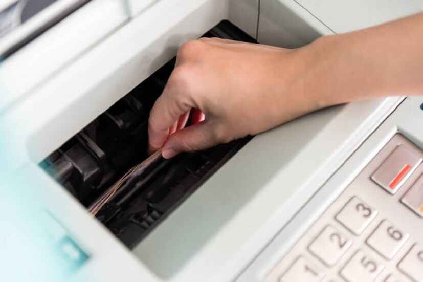 যদি কোনও কারণে ATM থেকে আপনার কার্ড না বের করতে পারেন এবং যদি সেই মেশিনের ভিতরে রেখেই আপনাকে ফিরতে হয় তাহলে অতি দ্রুত তা ব্লক করার ব্যবস্থা করুন। কারণ কার্ডটি যদি অন্য কেউ পেয়ে যায় তাহলে প্রতারণার শিকার হতে পারেন আপনি। এমন কিছু সঠিক নিয়ম জানা থাকলে জটিল সমস্যার সুরাহা পাবেন।
