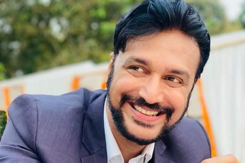 পর্দায় দেখানো হয়েছে তাঁর তিস্তা নামে একটি মেয়েও আছে। এই মেগায় অভিনেতা পজিটিভ চরিত্রে দেখা যাচ্ছে তাঁকে। তিনি একদিকে যেমন সব সময় দীপাকে সাহস জোগান, তেমন ভাবেই পাশে থাকেন সূর্যর।