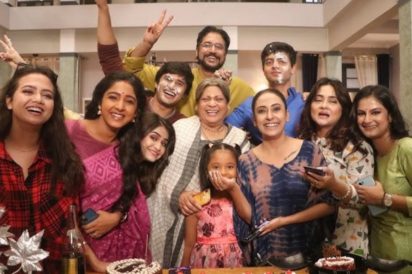 সদ্য বাবা হয়েছেন টিআরপি তালিকার প্রথম সারিতে থাকা মেগা ‘অনুরাগের ছোঁয়া’র জনপ্রিয় অভিনেতা। পর্দায় তিনি বাবার চরিত্রে অভিনয় করলেও এবার বাস্তব জীবনে তিনি পুত্র সন্তানের বাবা হলেন। 
