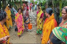 দু'দশক ধরে বেহাল রাস্তা, হাঁটতেও পারছেন না গ্রামবাসীরা
