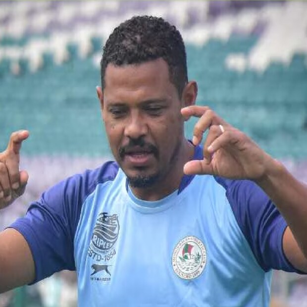 ডুরান্ড ফাইনালের প্রথমার্ধ শেষ। ম্যাচ আপাতত গোলশূন্য। তবে দুই দলই মরিয়া লড়াই চালাচ্ছে। দুই দলের সামনেই ১৭ নম্বর ডুরান্ড কাপ ঘরে তোলার সুযোগ। 