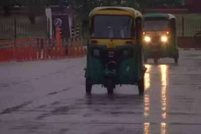 দিল্লিতে গ্রেফতার যুবক। প্রতীকী ছবি। 