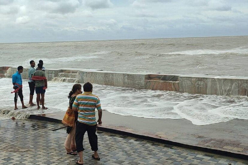 জেলার কাঁথি শহরেও চলতে সপ্তাহের শেষে আবহাওয়া বদলের সম্ভাবনা নেই। শেষ ২৪ ঘন্টায় কাঁথিতে বৃষ্টি হয়েছে প্রায় ৩ সেন্টিমিটার। বৃষ্টির কারণে শহরের তাপমাত্রা কমেছে। এদিন শহরের তাপমাত্রা থাকবে সর্বোচ্চ ৩২.১ ডিগ্রি সেলসিয়াস এবং সর্বনিম্ন ২৪.৫ ডিগ্রি সেলসিয়াস। যা স্বাভাবিকের তুলনায় ২ ডিগ্রি কম। বাতাসে আর্দ্রতার পরিমাণ ৯৫ শতাংশ। বৃষ্টির কারণে এগরা শহরে কমেছে তাপমাত্রা। 