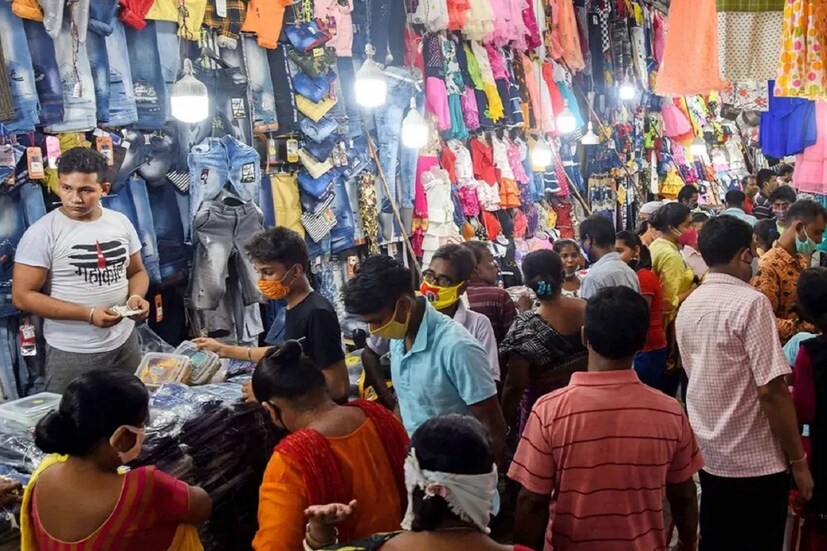 যদিও দোকান মালিক ও কর্তৃপক্ষের দাবি, তারা কোম্পানির ঘর থেকেই আসল কাপড় কিনেছেন। কিন্তু ওই ব্র্যান্ডেড কোম্পানি কর্তৃপক্ষ অবশ্য দাবি করছেন, এই কাপড় গুলি বিক্রয় ও সরবরাহের কোন বৈধতা নেই ওই দোকানের। 