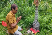 চাষের জমিতে গণেশ পুজো করছে কৃষক! কেন জানেন?