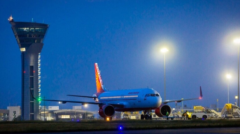 রাজীব গান্ধি আন্তর্জাতিক বিমানবন্দর (Hyderabad Airport)- হায়দরাবাদের কাছে অবস্থিত রাজীব গান্ধি আন্তর্জাতিক বিমানবন্দরের রানওয়ে ০৯আর/২৭এল রয়েছে দ্বিতীয় স্থানে রয়েছে। ওই বিমানবন্দরের এটিই প্রাথমিক রানওয়ে। প্রায় ৪,২৬০ মিটার দীর্ঘ, এয়ারবাস এ৩৮০ ওঠানামার জন্য যথেষ্ট। ঘটনা হল, এই রানওয়েটি আদতে অনেক ছোট একটি সেকেন্ডারি রানওয়ে, কিন্তু এর সঙ্গে যুক্ত করে দেওয়া হয়েছে ০৯এল/২৭আর রানওয়েটি, যার দৈর্ঘ্য ৩,৭০৭ মিটার।